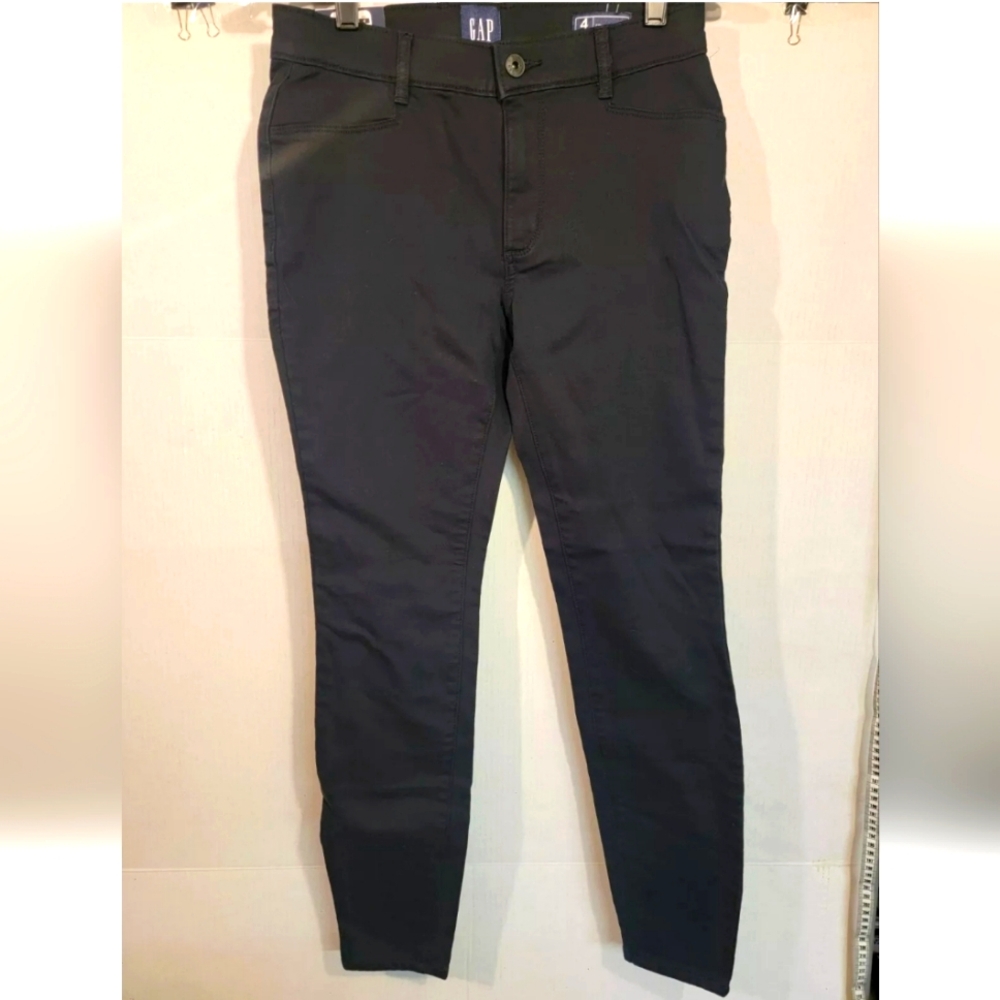 NEW Gap Women’s Size 4 Stretch Skinny Pants Black NWT.